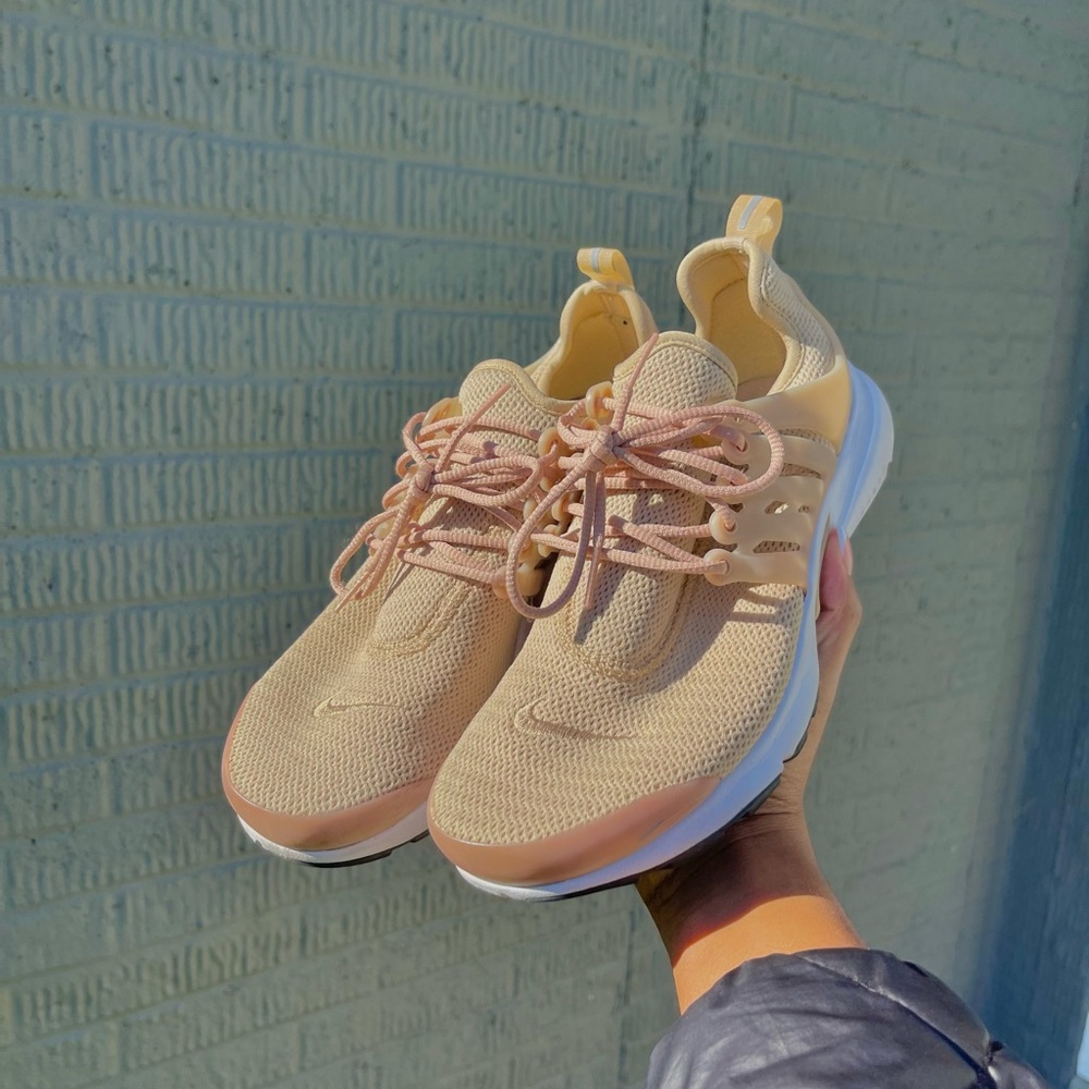 Women’s Nike Prestos | Tan